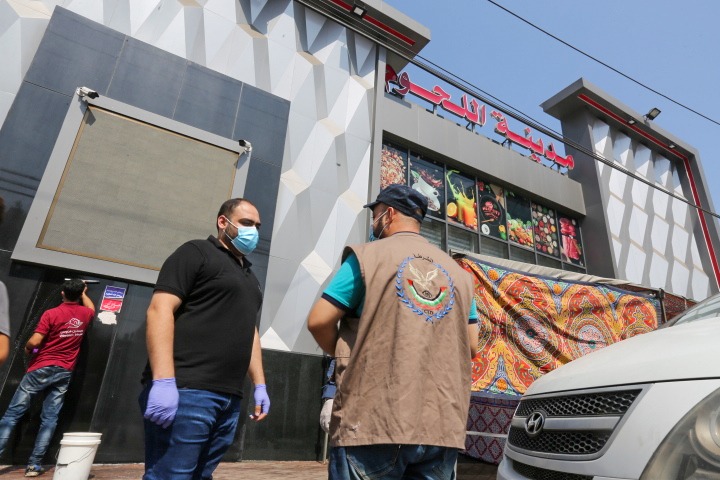 فتح المولات التجارية جزئياً في المناطق التي تشهد تخفيفاً للإجراءات