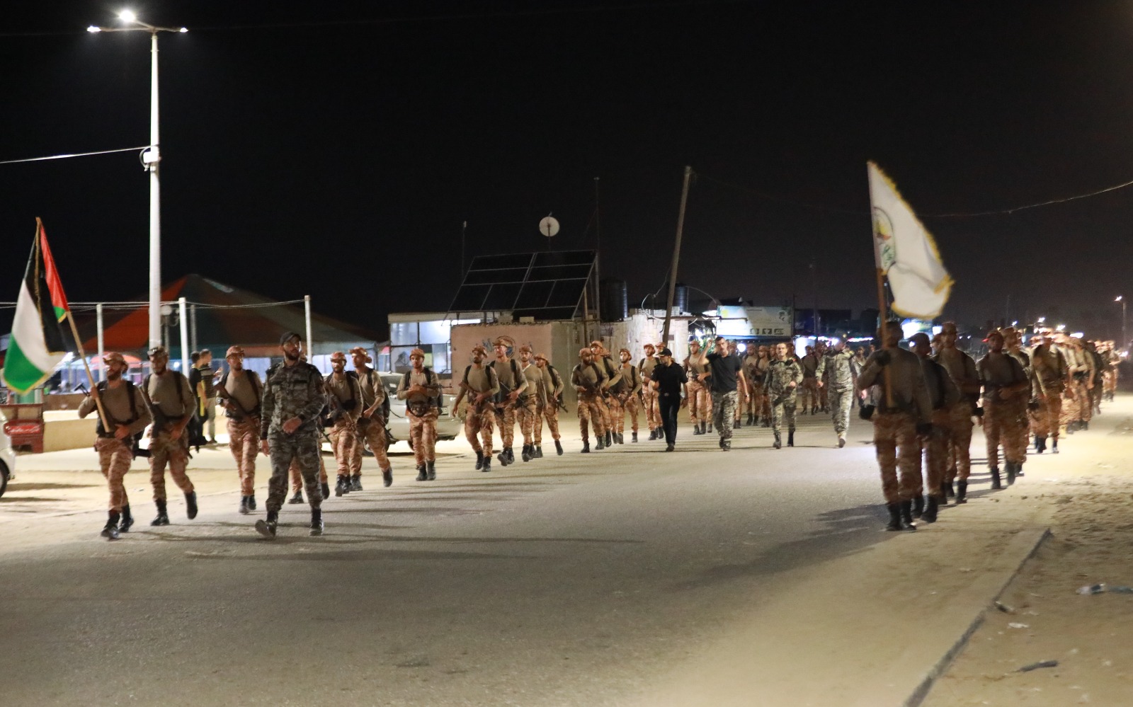 كلية الرباط الجامعية تنظم مسيرًا عسكريًا لدورة الصاعقة
