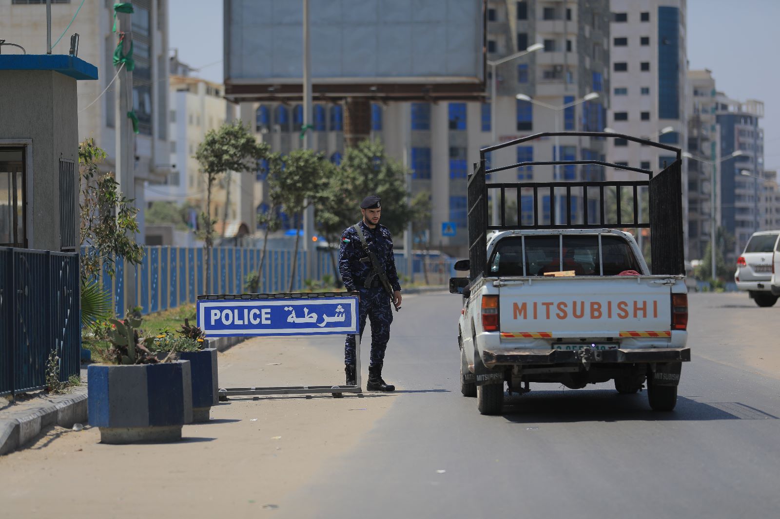 صور: الأجهزة الأمنية والشُرطية تُساند المواطنين في ظل العدوان
