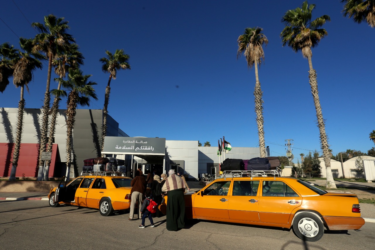 حركة معبر رفح البري خلال أيام فتحه استثنائيًا لمدة أربعة أيام في الاتجاهين