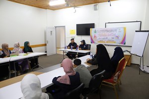 "الأسرة والطفولة" تعقد محاضرةً توعوية حول الجرائم الالكترونية