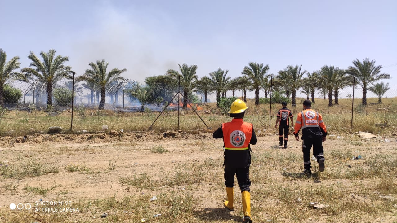 الدفاع المدني يُتابع آثار العدوان الإسرائيلي