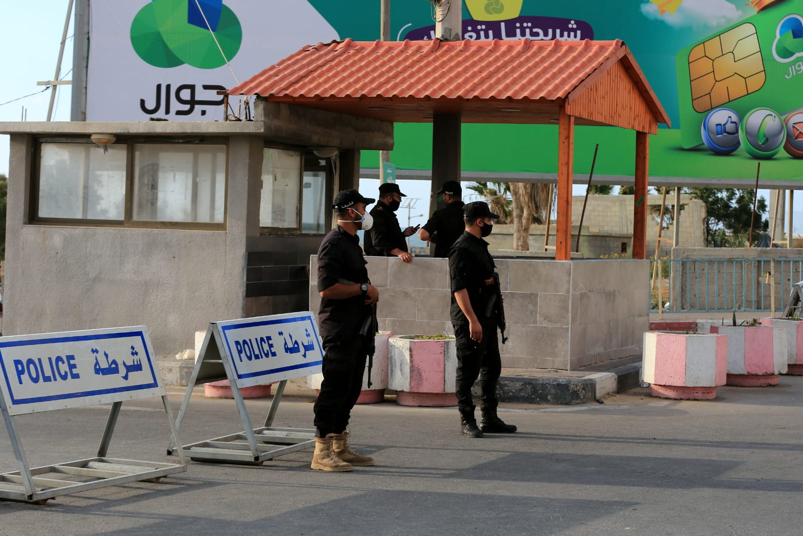 انتشار الشرطة في الساحات العامة والمتنزهات لمنع الازدحام خلال عيد الفطر