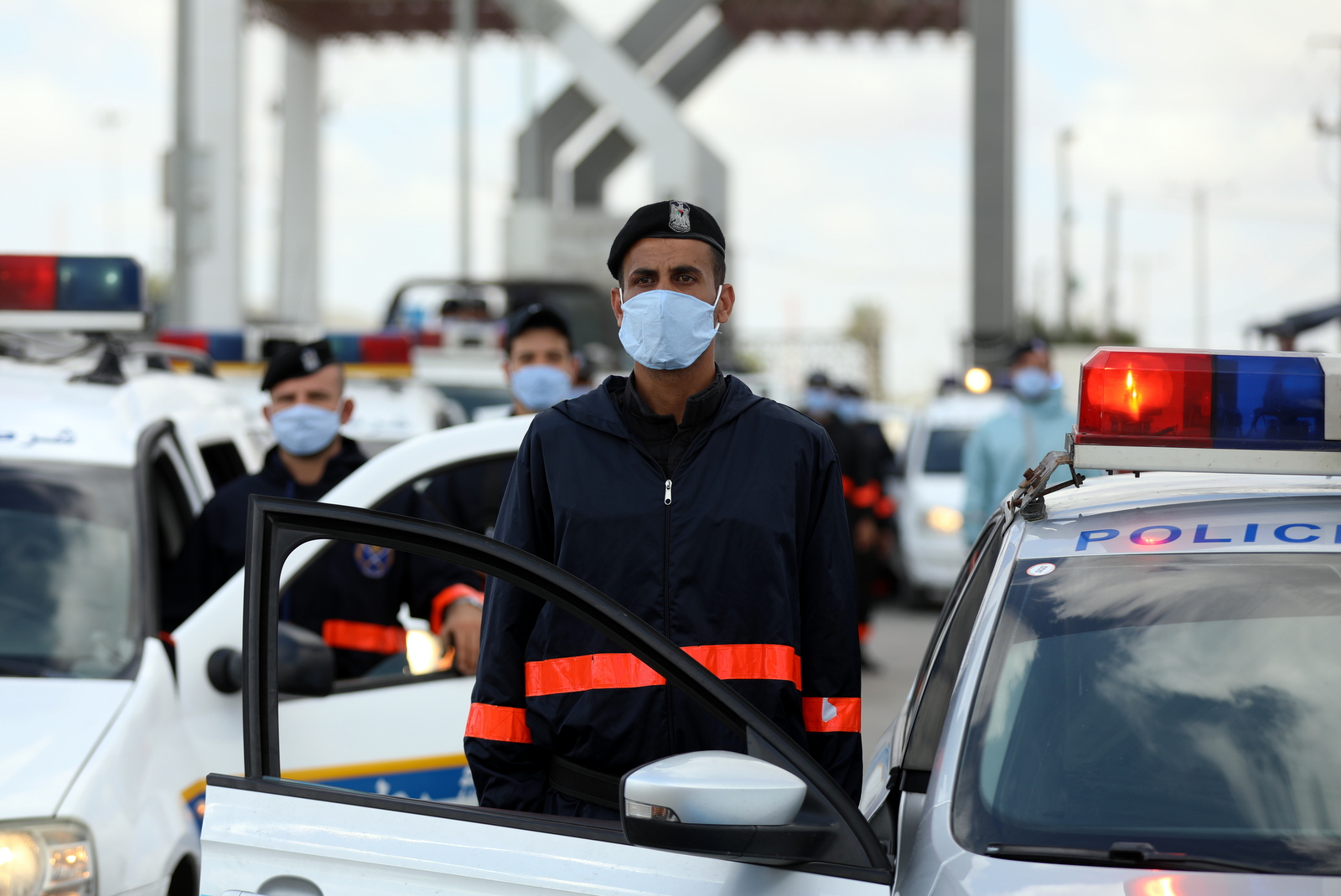  بدء مغادرة المسافرين عبر معبر رفح في أول أيام فتحه استثنائياً