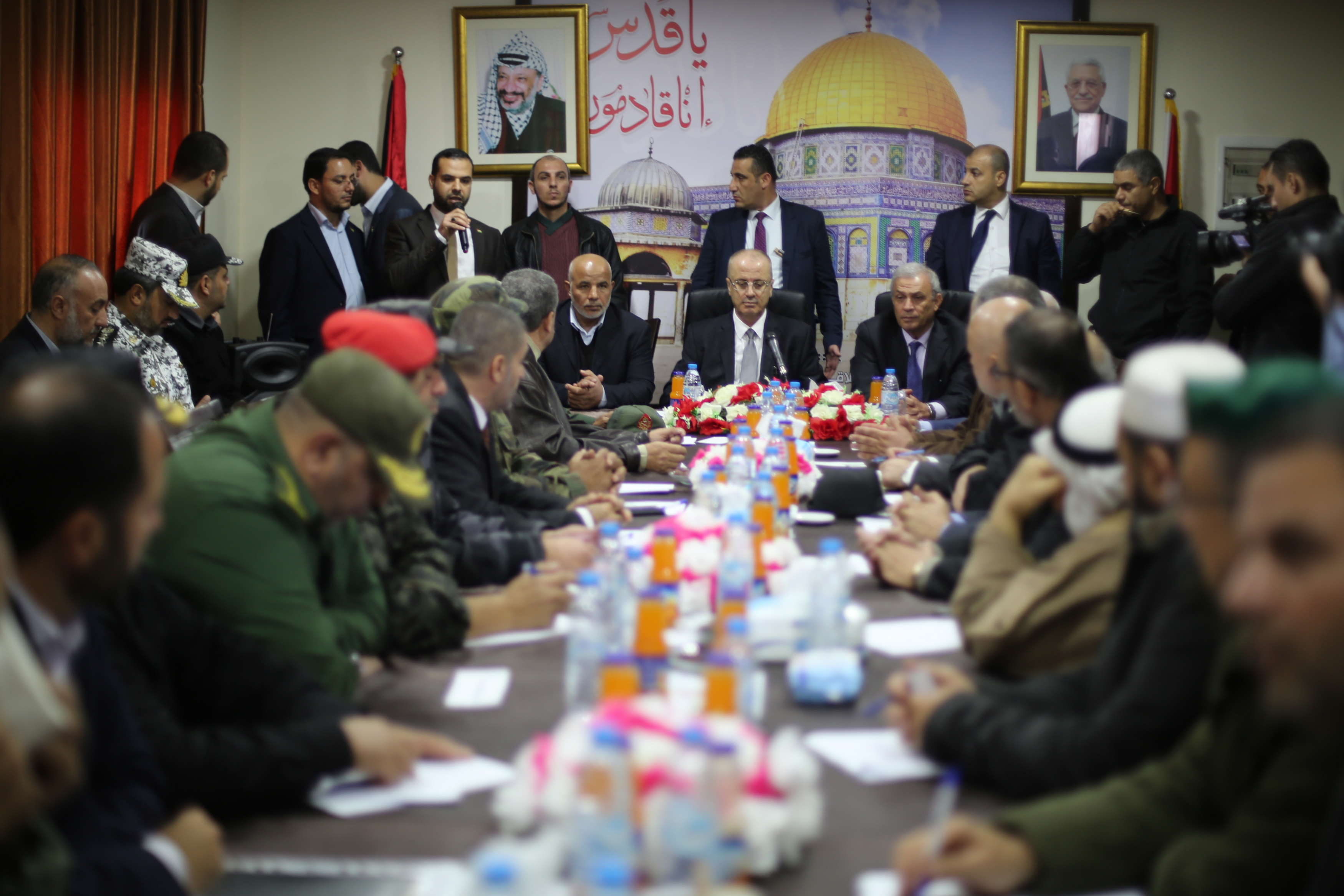 بالصور.. إجتماع رئيس الوزارء بقيادة وزارة الداخلية في غزة