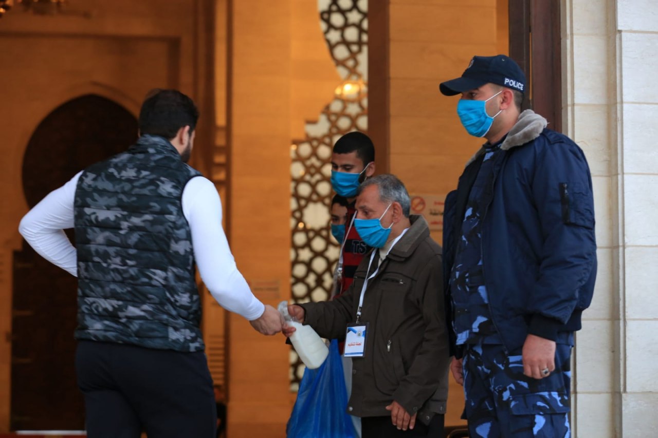 الشرطة تؤمن إقامة صلاة عيد الفطر المبارك وفق ضوابط وإجراءات السلامة العامة