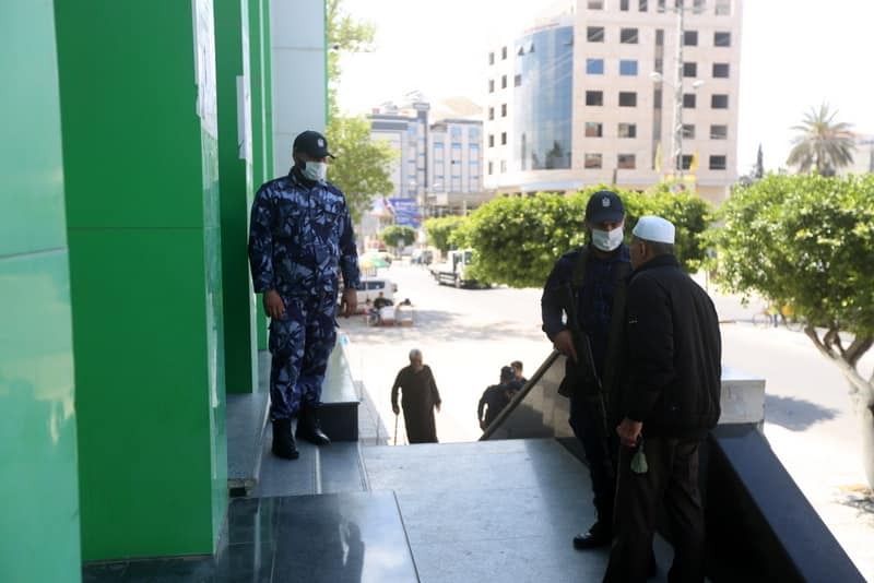 الشرطة تنظم صرف المنحة القطرية