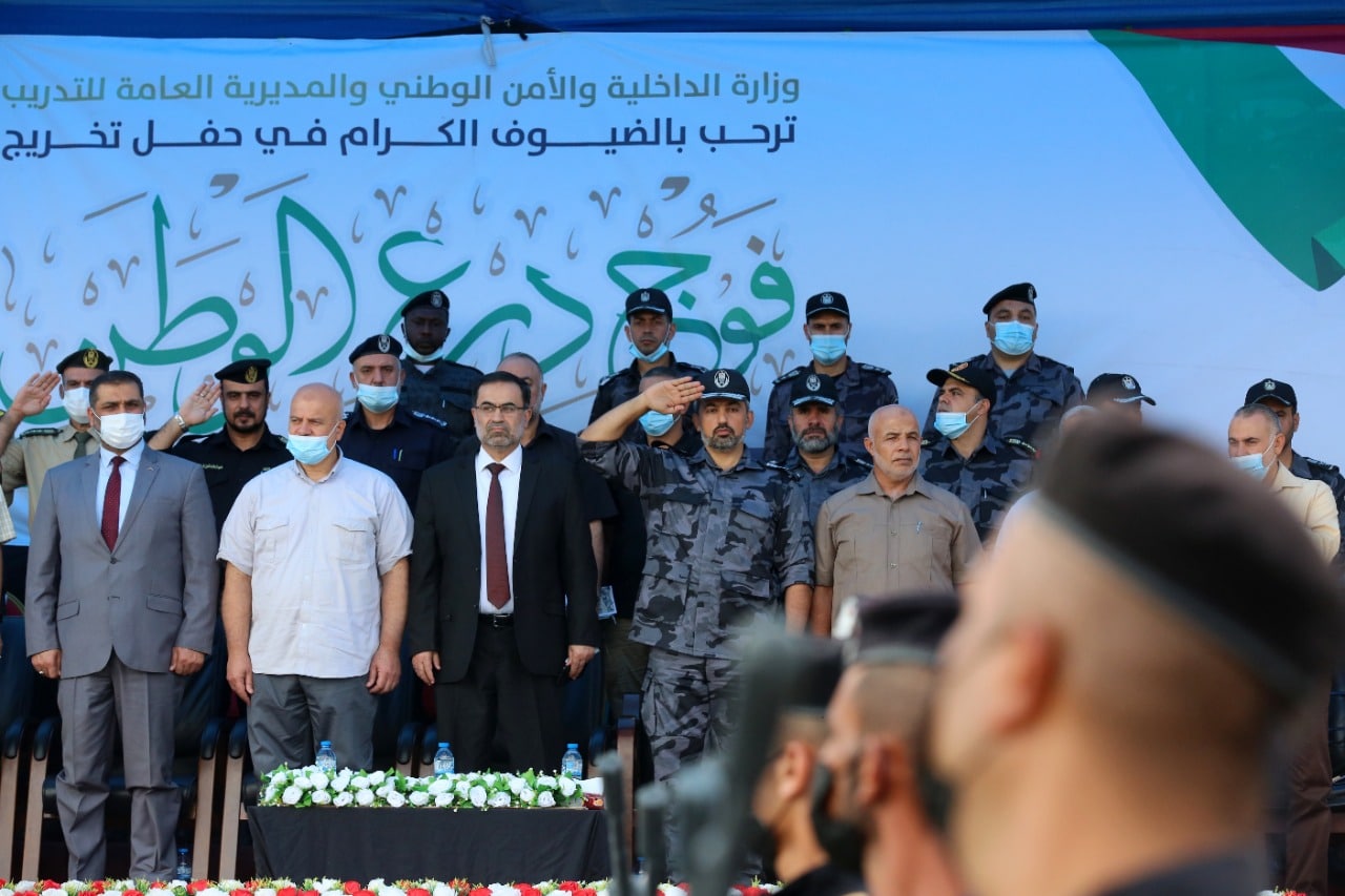 "مديرية التدريب" تُخرج دورتَي صف الضباط 27 والتأسيسية 35