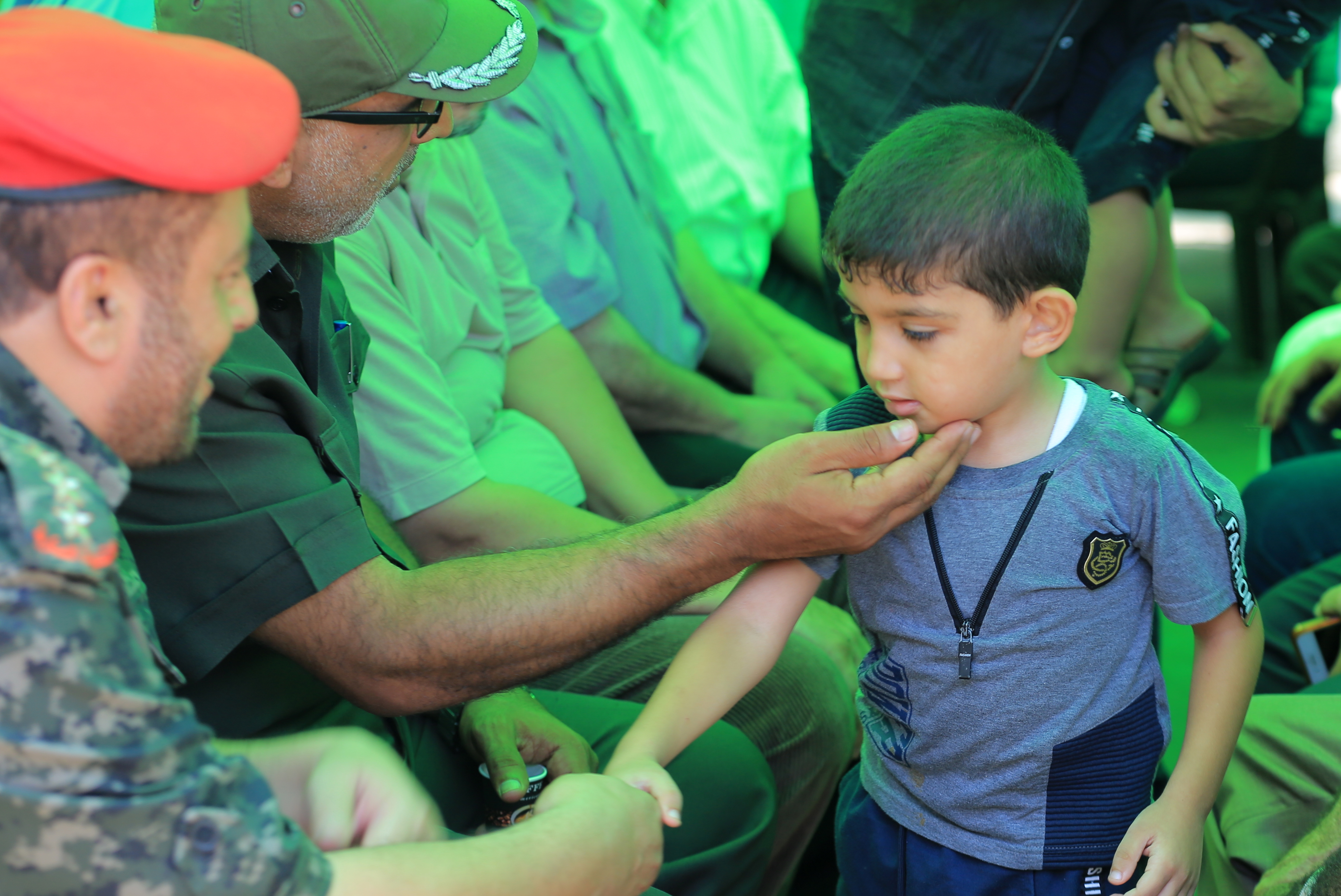 قيادة الداخلية تُقدم العزاء لذوي شهداء الواجب الثلاثة