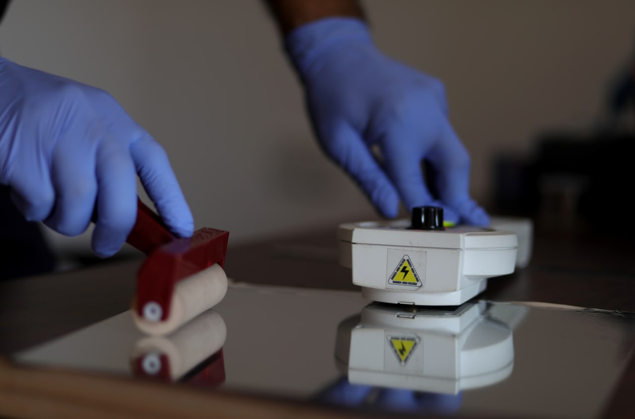 صور "المعمل الجنائي" بالشرطة.. نُخب علمية لتحقيق العدالة.