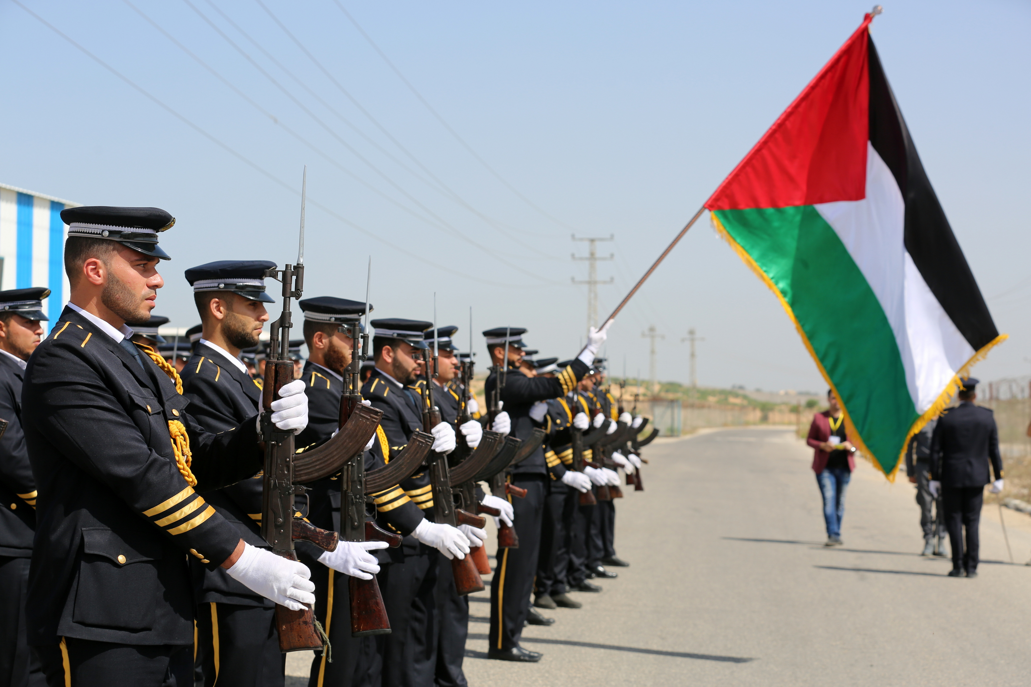 وزارة الداخلية تُؤمن وصول وفد الحكومة لغزة