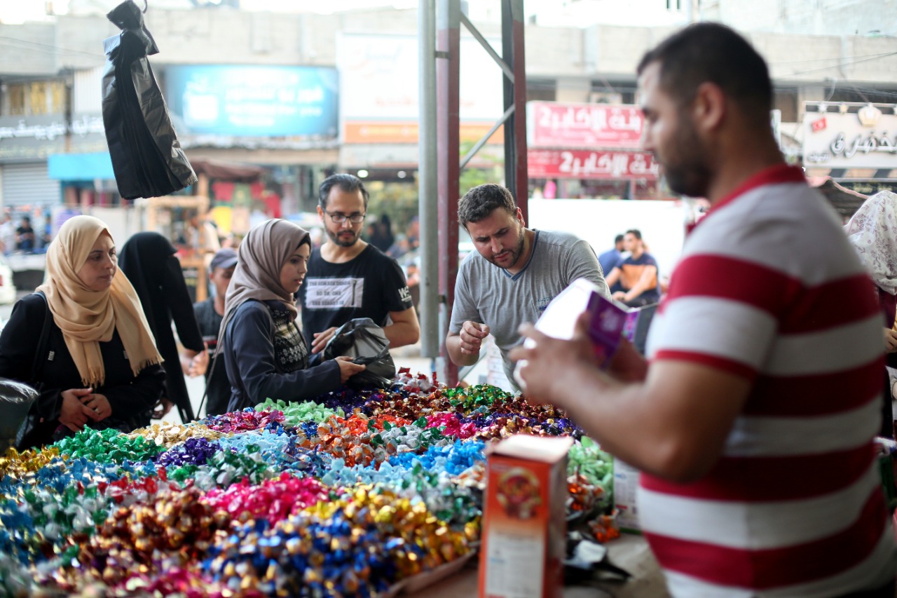 صور من انتشار الأجهزة والإدارات الشرطية لتيسير وتأمين حركة المواطنين عشية عيد الأضحى المبارك