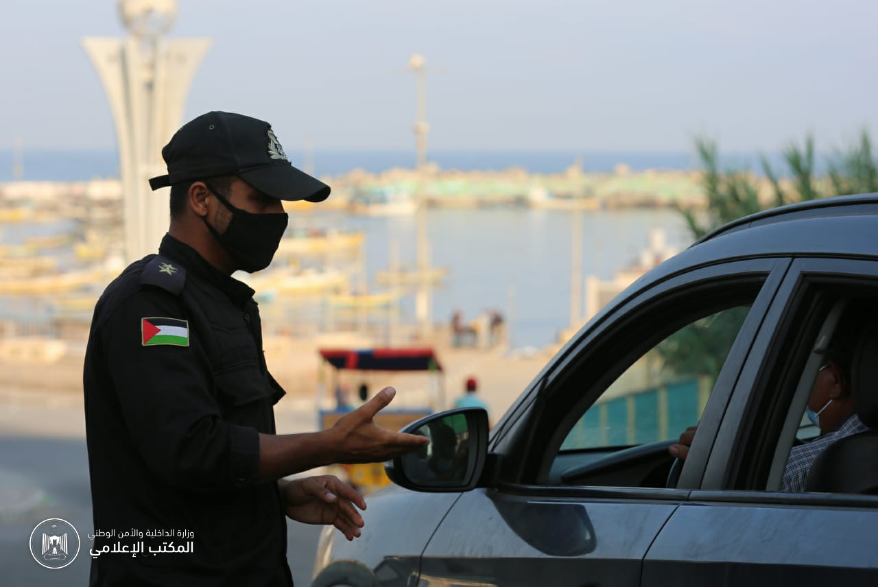 الشرطة البحرية تتابع التزام الصيادين بضوابط مزاولة الصيد في بحر غزة