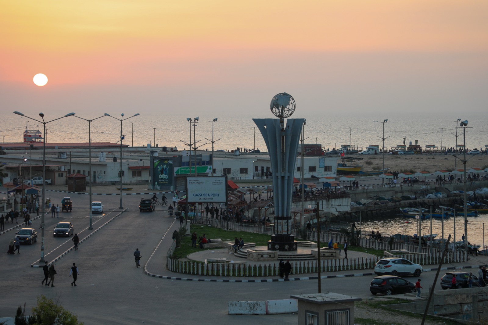 مواطنون يقضـون الإجازة الأسبوعية في الأماكن الترفيهية وحضور مباريات كأس العالم