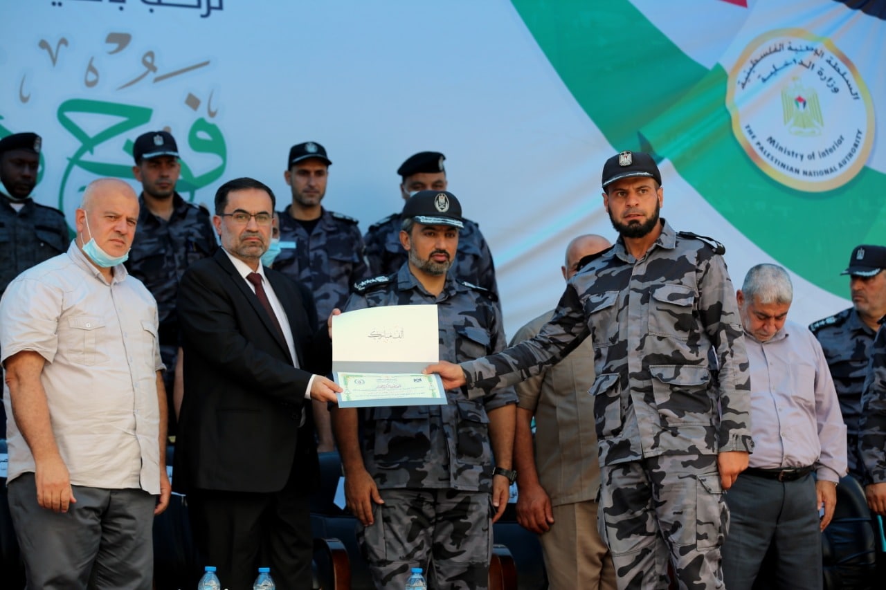 "مديرية التدريب" تُخرج دورتَي صف الضباط 27 والتأسيسية 35