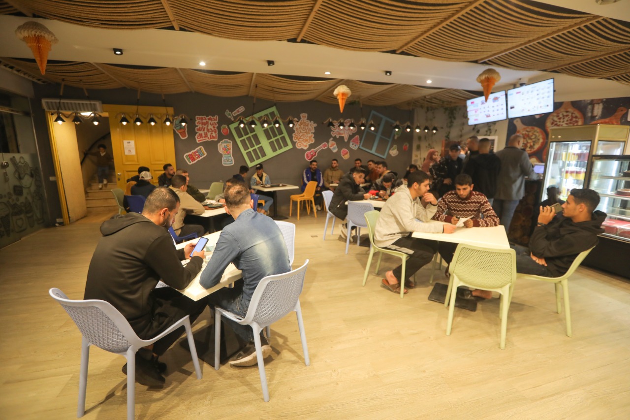 أجواء قضاء المواطنين بغزة الإجازة الأسبوعية في عدد من الأماكن الترفيهية مساء الجمعة