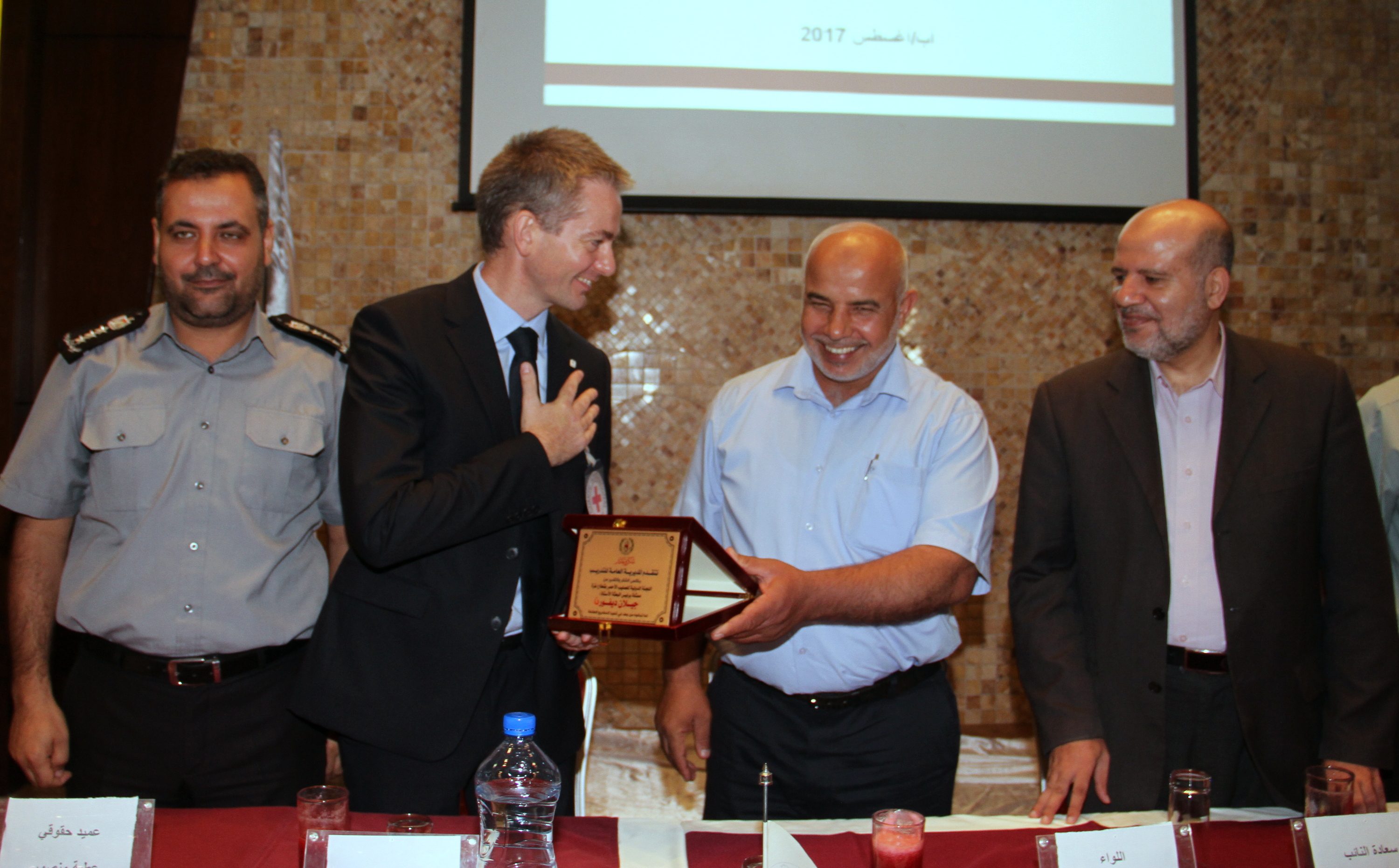 اطلاق دليل عمليات الشرطة القائم على احترام حقوق الإنسان