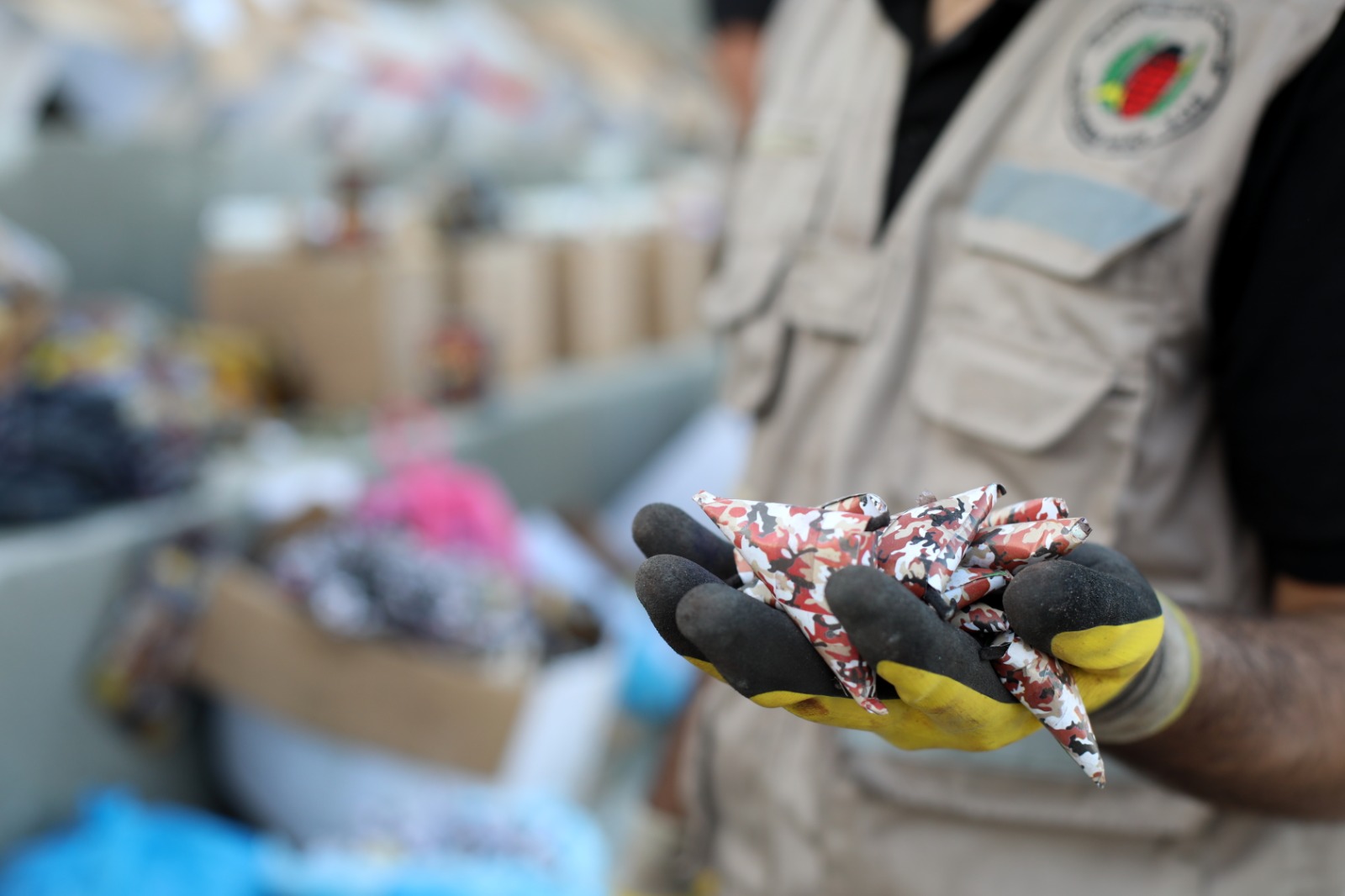 الشرطة تضبط ورشة لتصنيع المفرقعات شرق غزة