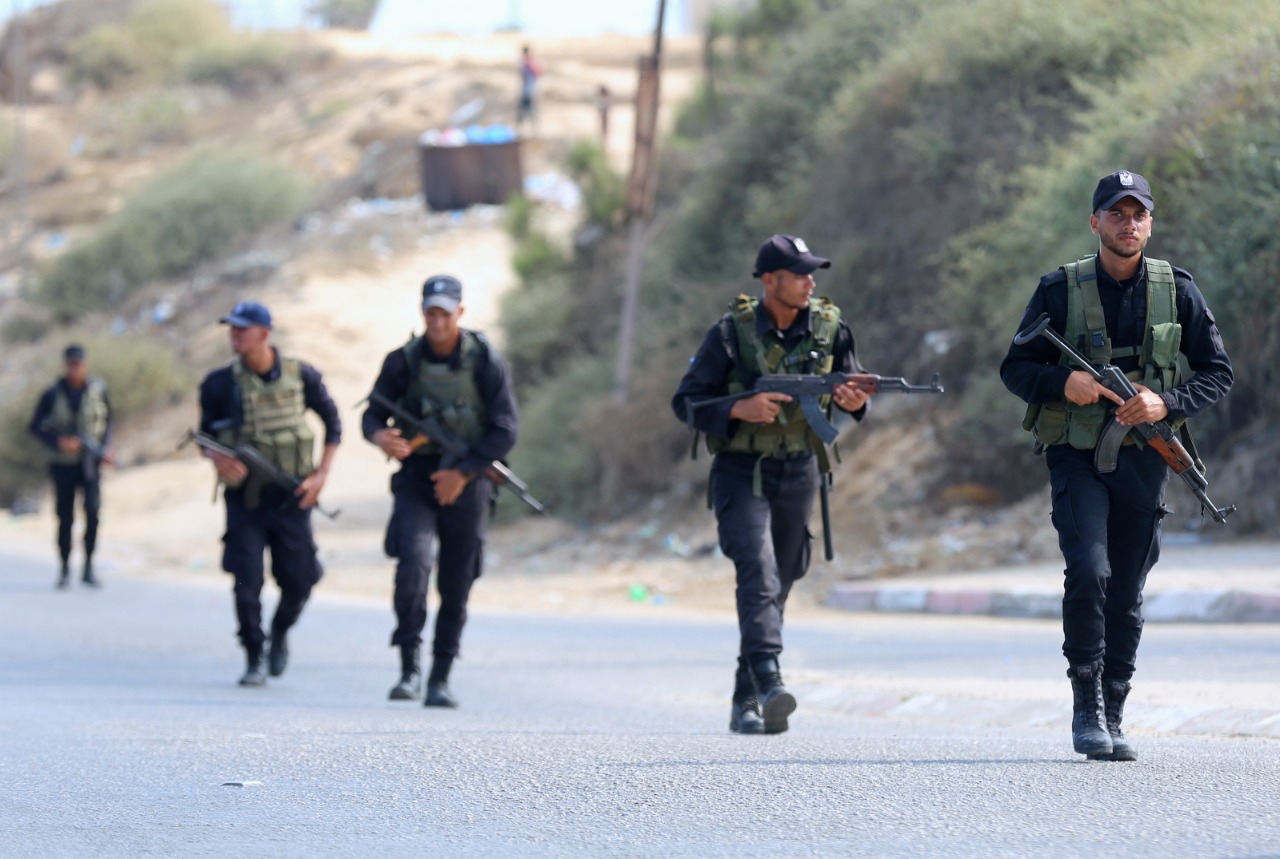 مديرية التدريب تُنظم مسيراً عسكرياً للدفعة الأولى من الدورة التأسيسية الثانية