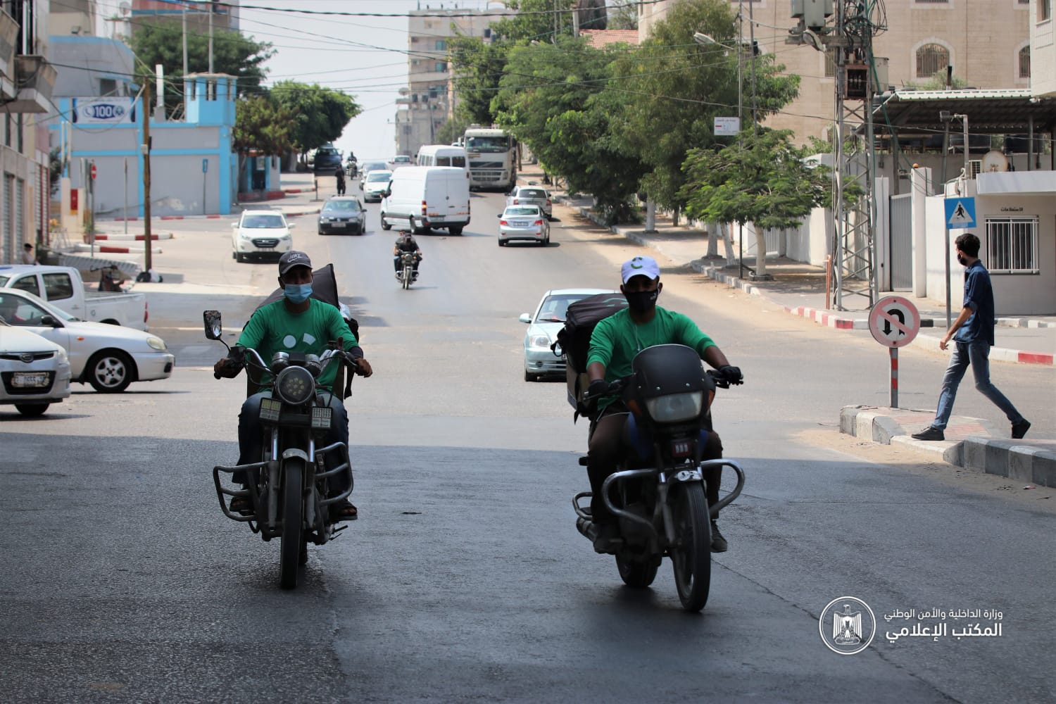 حركة المواطنين بمدينة غزة في ظل تخفيف حظر التجوال بعدد من المناطق