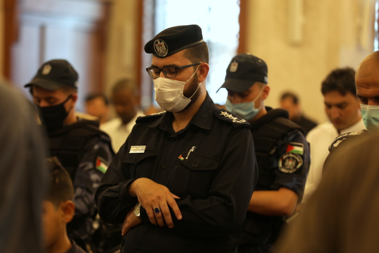 الشرطة تؤمن إقامة صلاة عيد الفطر المبارك وفق ضوابط وإجراءات السلامة العامة