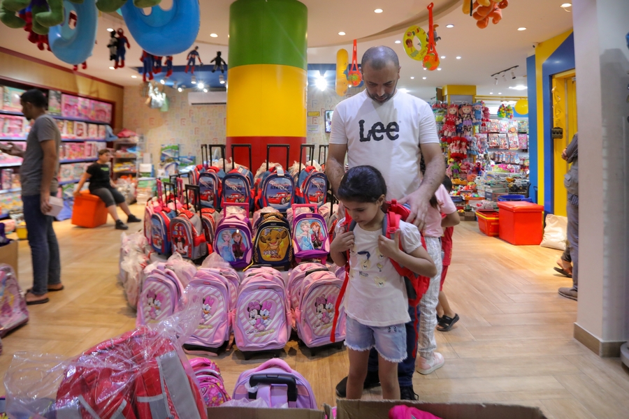 استعدادات المواطنين في غزة لاستقبال العام الدراسي الجديد 