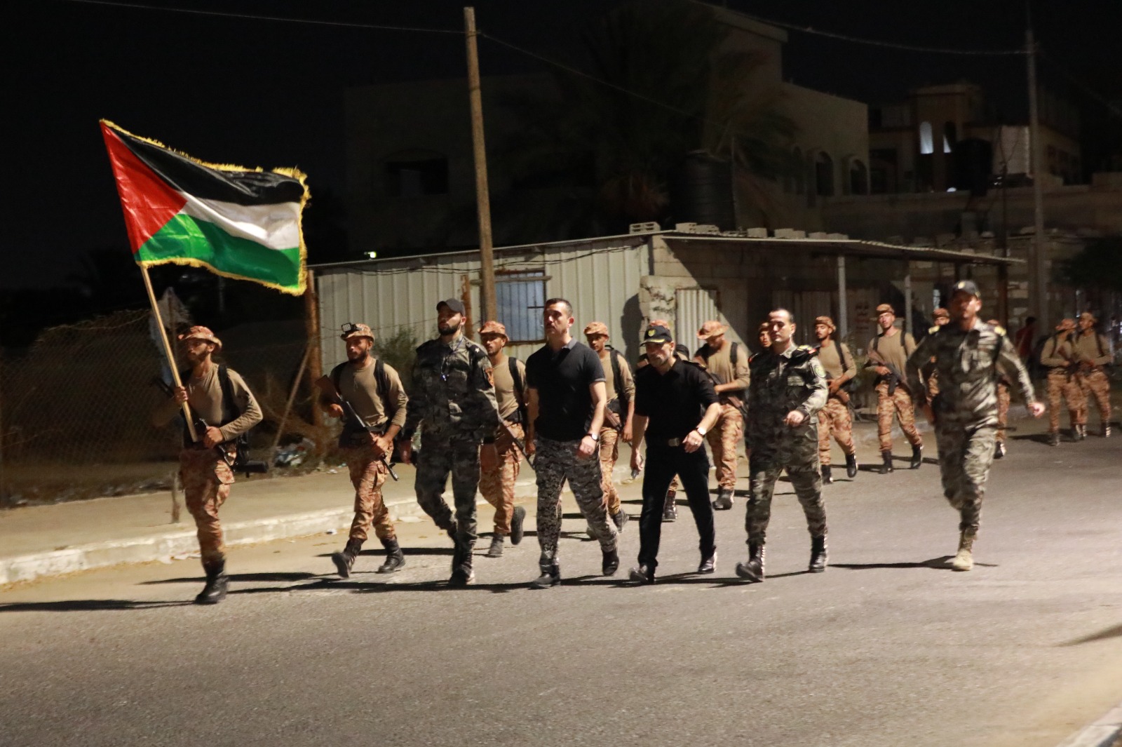 كلية الرباط الجامعية تنظم مسيرًا عسكريًا لدورة الصاعقة