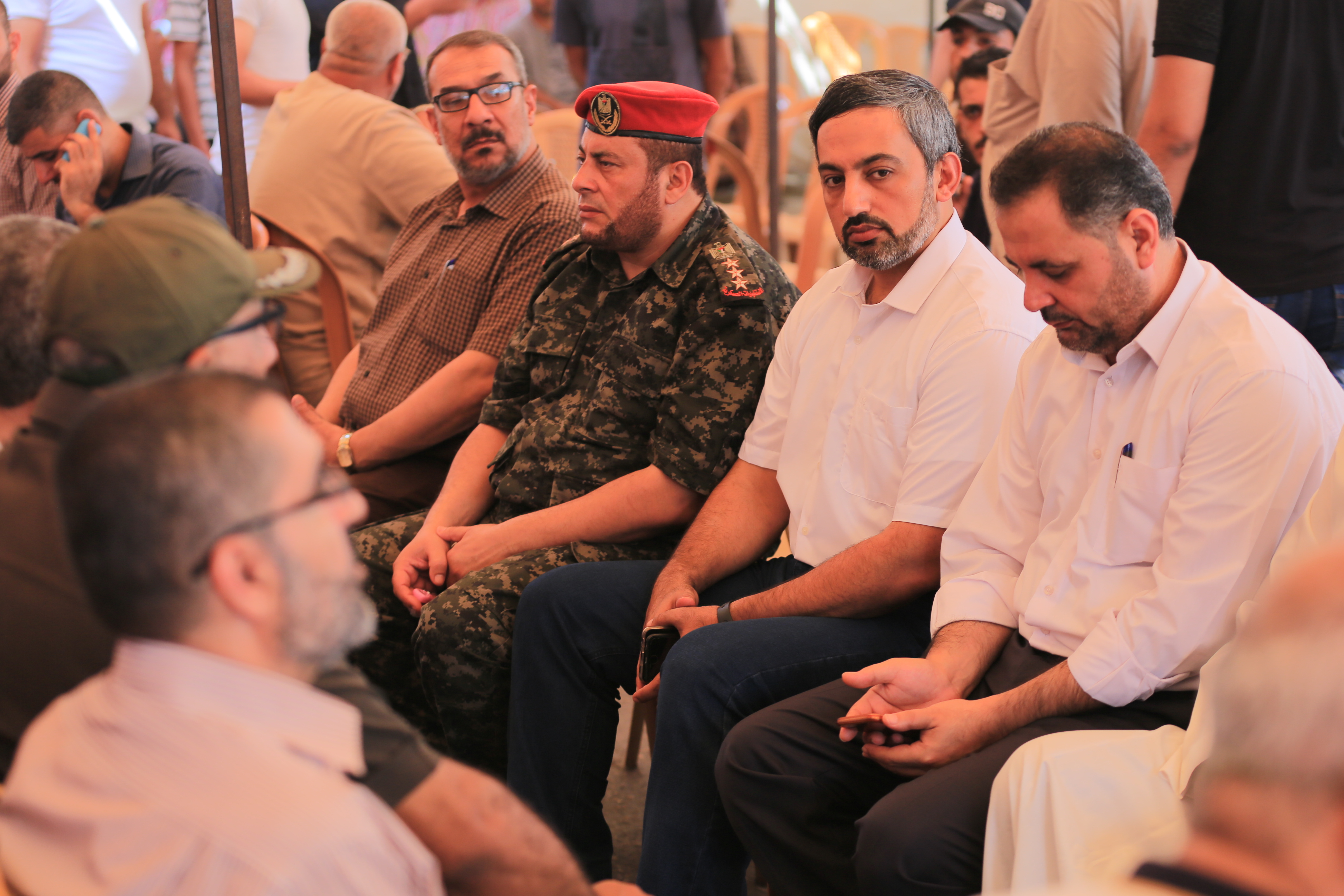 قيادة الداخلية تُقدم العزاء لذوي شهداء الواجب الثلاثة