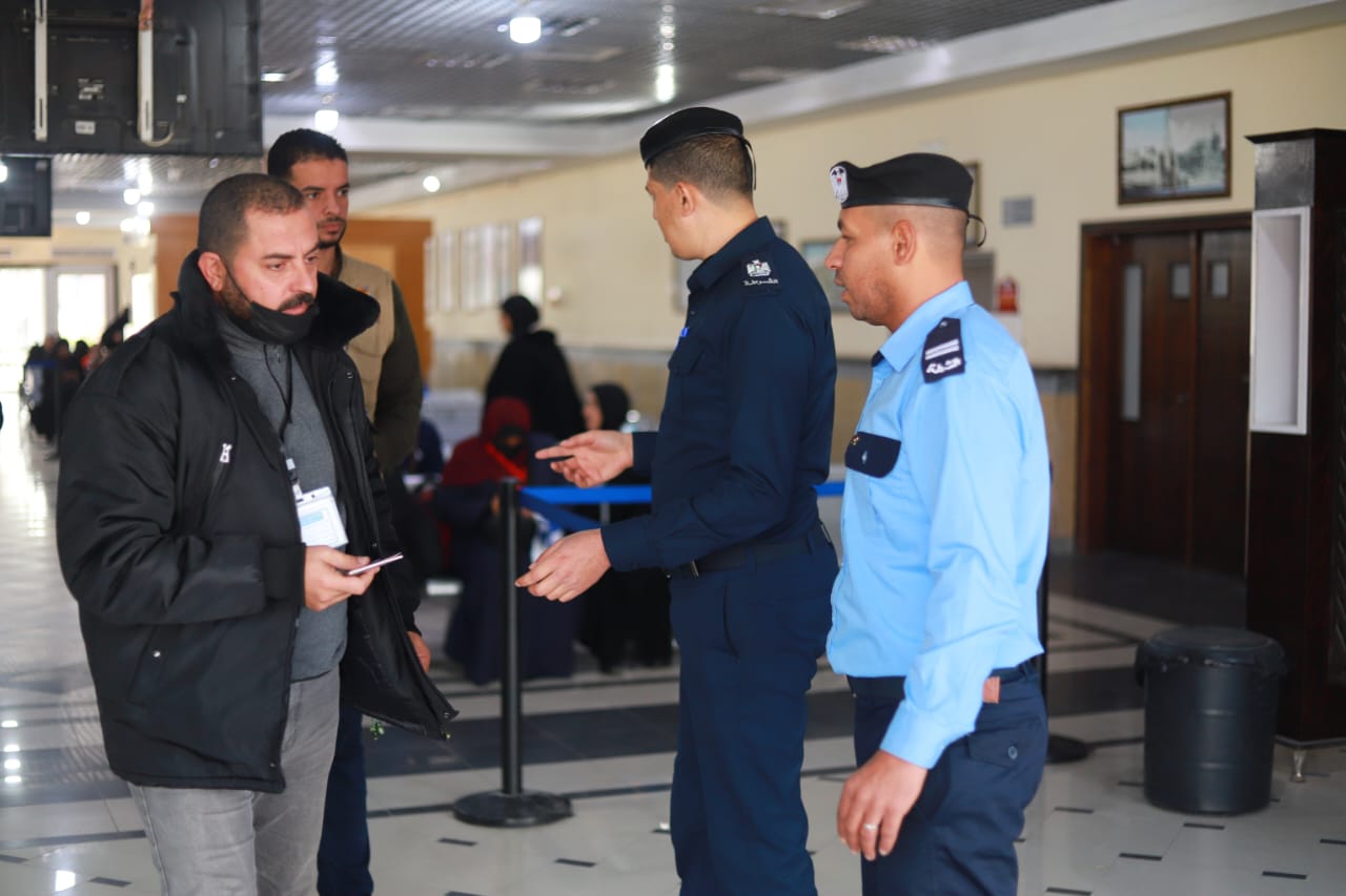 صور أطقم "المعابر" تُسهل مغادرة فوج المعتمرين الثالث (12 ديسمبر)