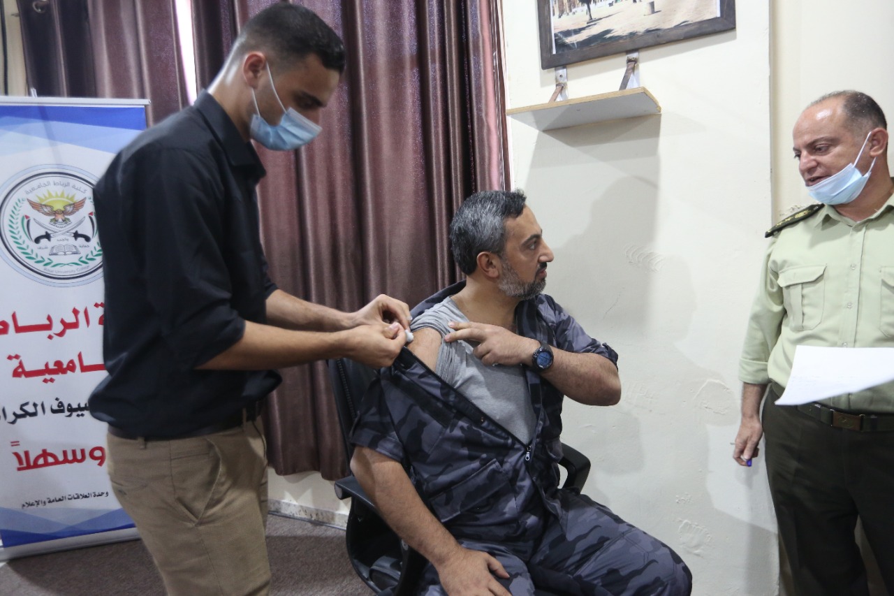 الداخلية تشرع بتطعيم كوادرها ضد فيروس كورونا