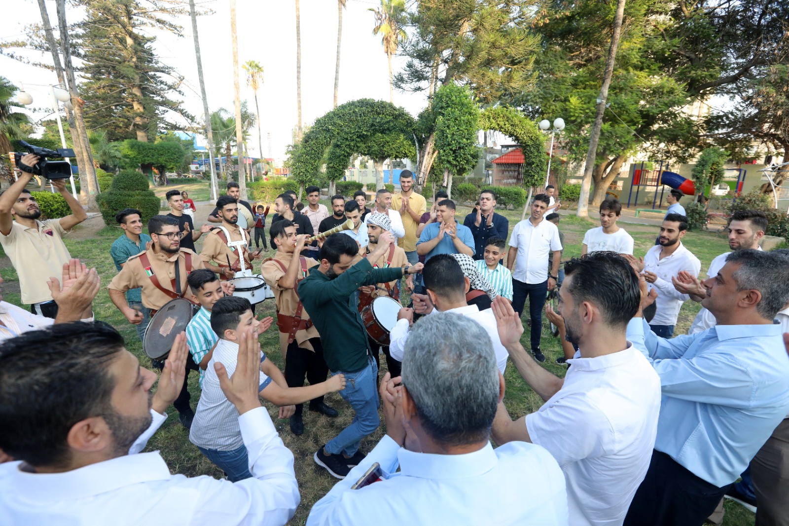 قضــاء المواطنين في غــزة الإجازة الأسبوعية مساء الجــمعــة