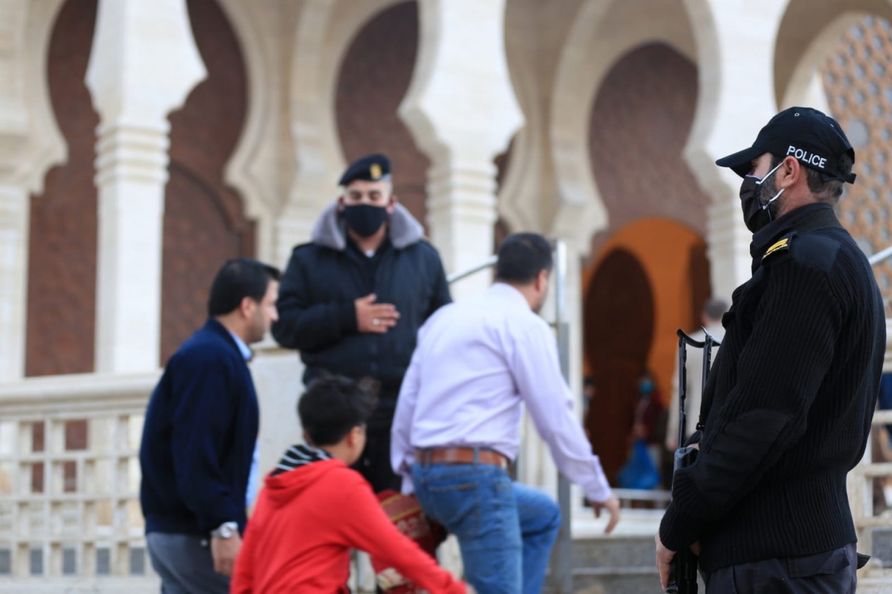 الشرطة تؤمن إقامة صلاة عيد الفطر المبارك وفق ضوابط وإجراءات السلامة العامة