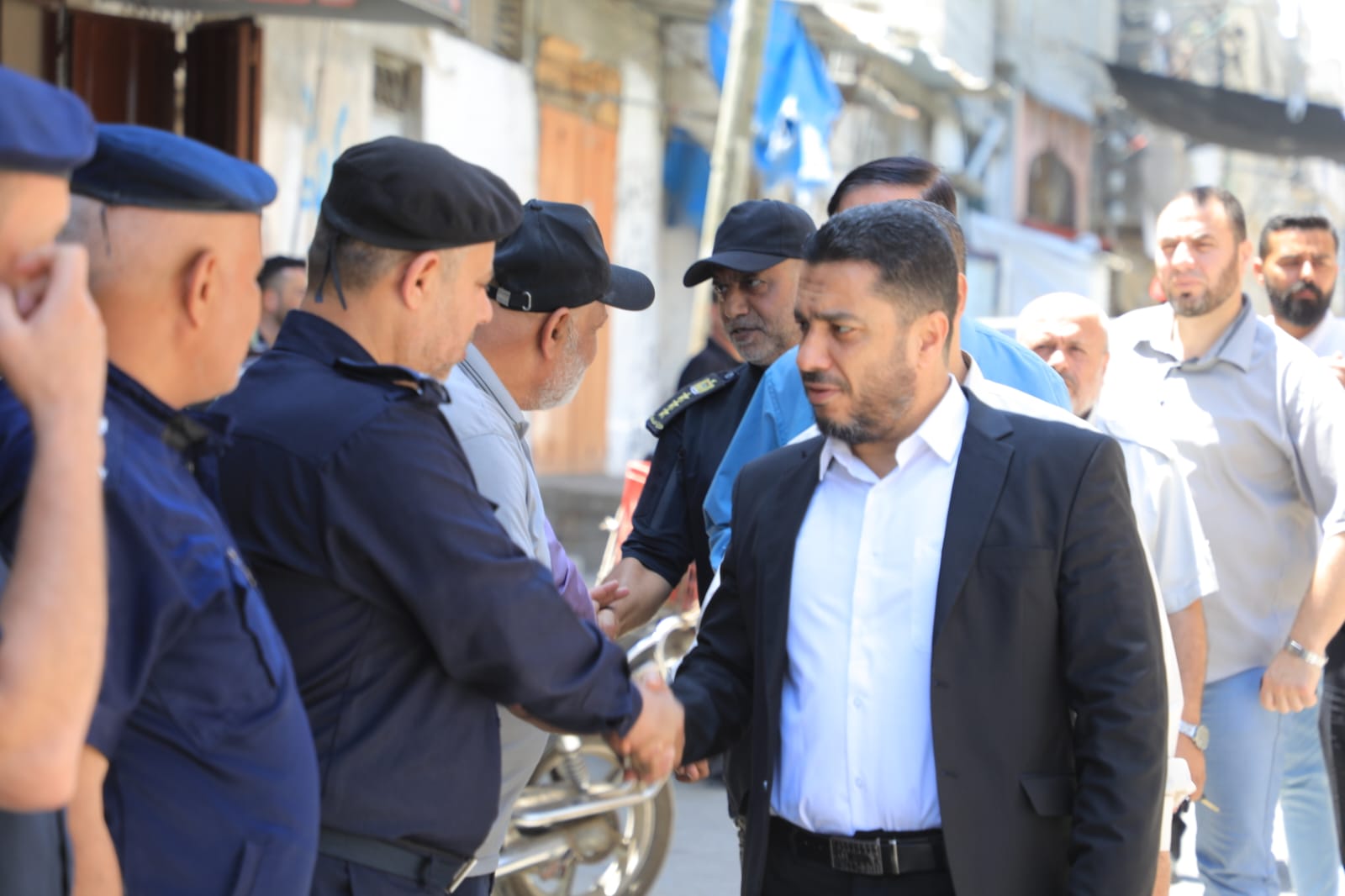 "قيادة الداخلية" تشارك في بيت عزاء شهيد الواجب ملازم "خالد محمد مصلح"