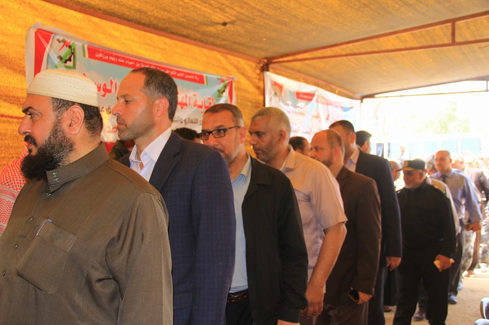 قيادة "الداخلية" تقدم واجب العزاء لذوي شهداء المقاومة بالمحافظة الوسطى