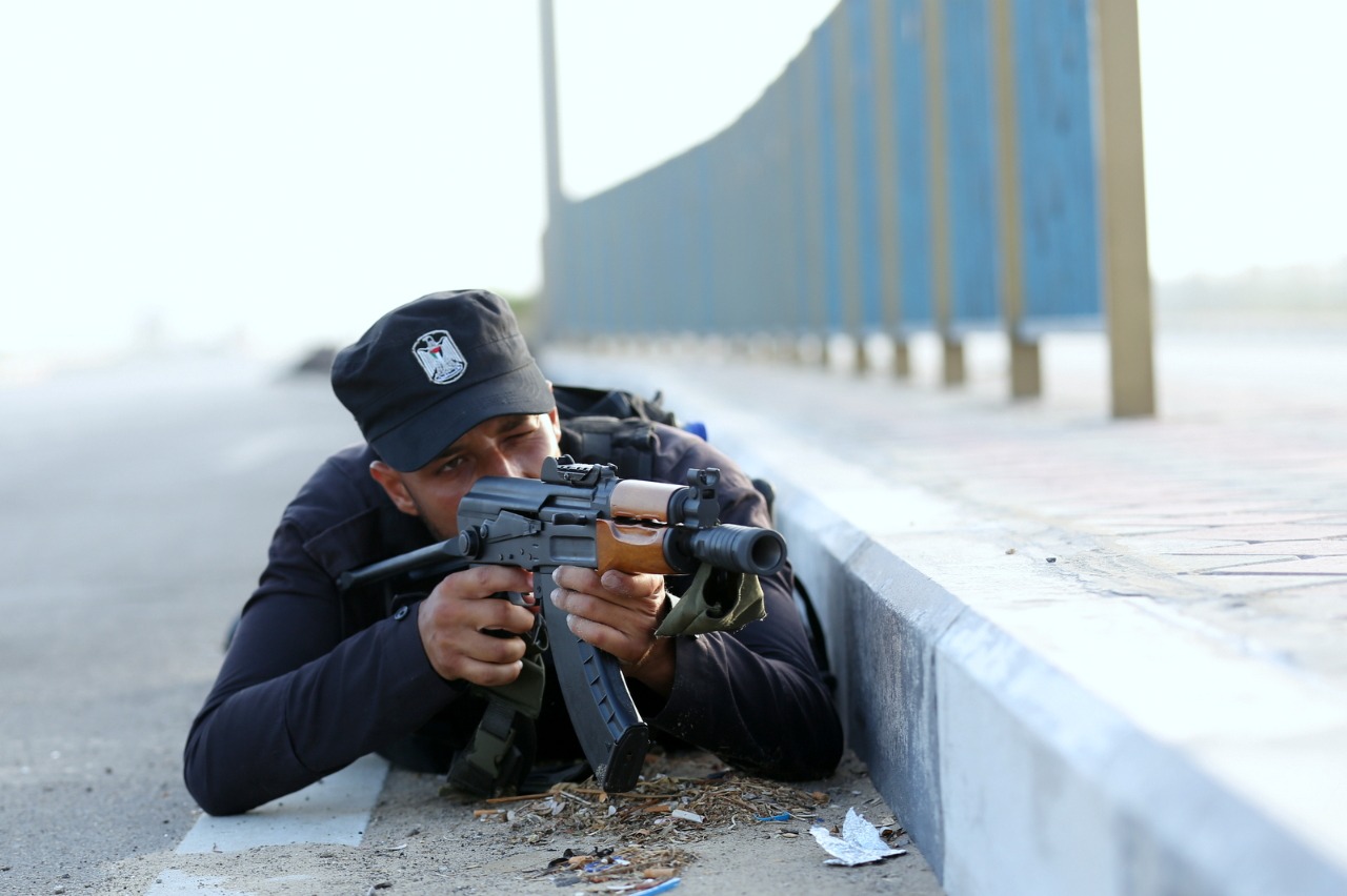 مديرية التدريب تُنظم مسيراً عسكرياً للدفعة الأولى من الدورة التأسيسية الثانية