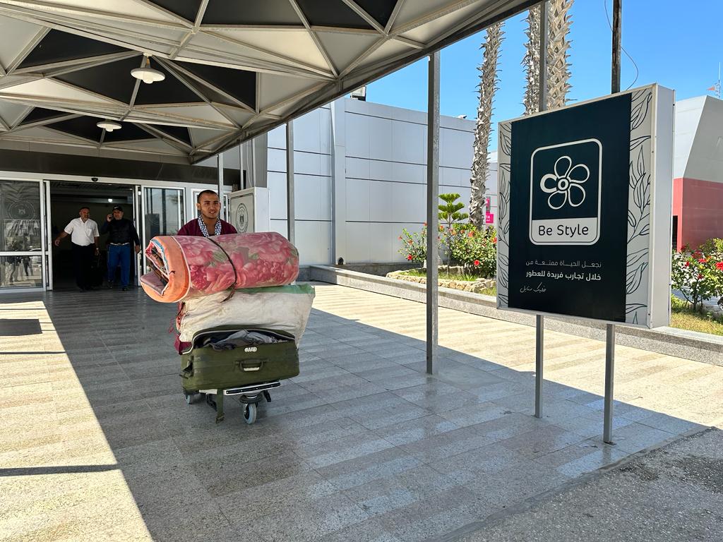 أطقم "المعابر" و" الداخلية" تسهل وصول الفوج الثاني من العائدين من السودان	