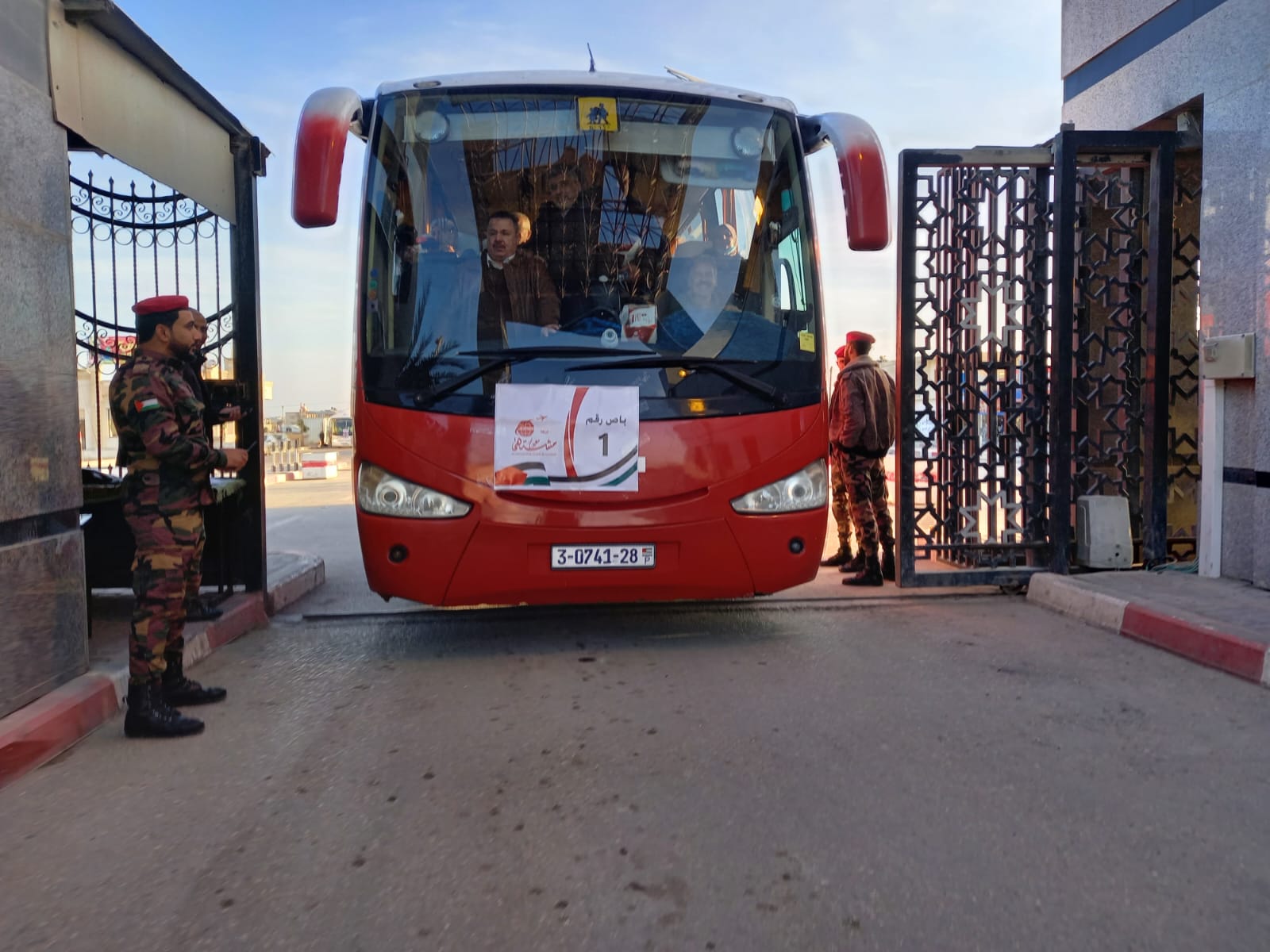 صور أطقم "المعابر" تُسهل مغادرة فوج المعتمرين الثالث (12 ديسمبر)