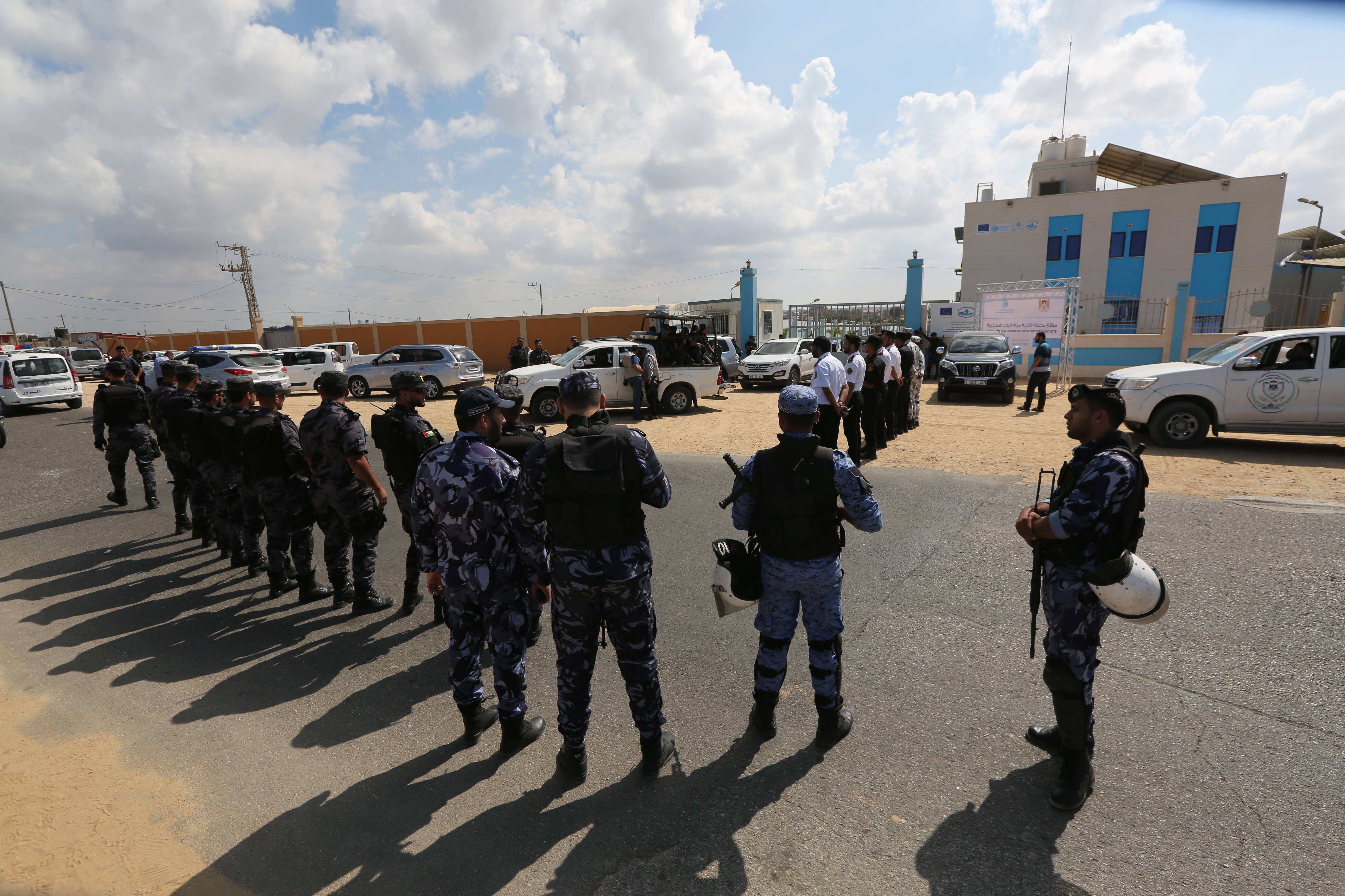 الأجهزة الأمنية تؤمن جولة رئيس الوزراء في غزة