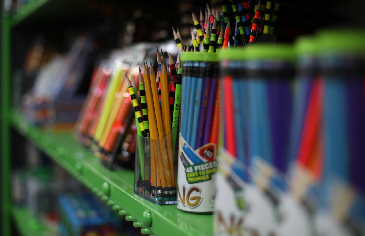 جانب من استعدادات المواطنين في غزة لبدء العام الدراسي الجديد