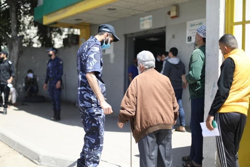 الشرطة تنظم صرف المنحة القطرية