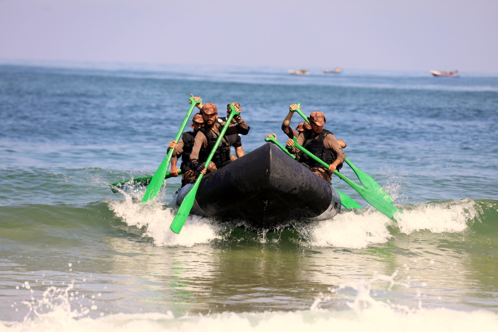 تدريبات دورة "الصاعقة الثالثة" لطلاب كلية الرباط بخان يونس