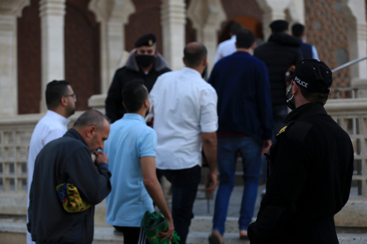الشرطة تؤمن إقامة صلاة عيد الفطر المبارك وفق ضوابط وإجراءات السلامة العامة