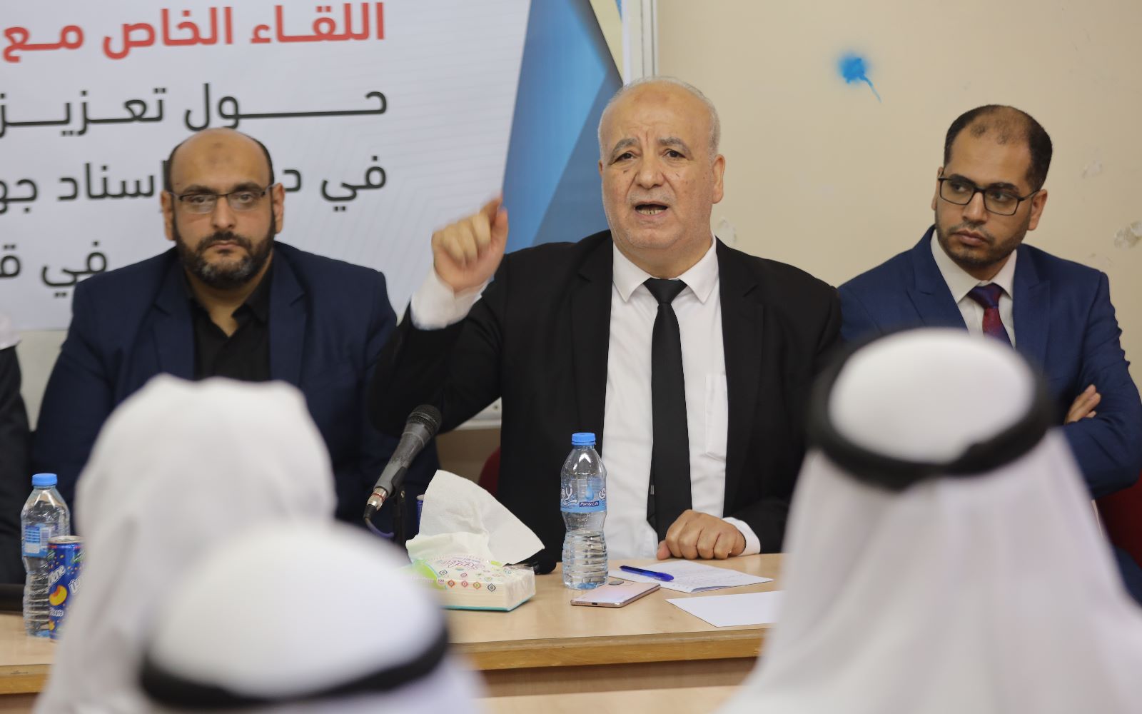 "شرطة المكافحة" و"العشائر" تنظمان لقاء مع الوجهاء والمخاتير حول سبل مكافحة آفة المخدرات