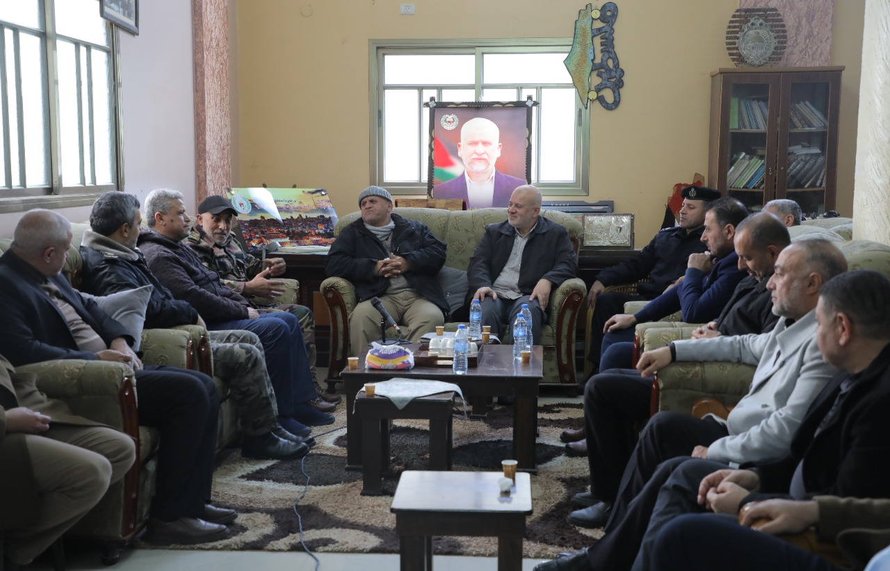 قيادة "الداخلية" تزور عائلة الوزير الشهيد سعيد صيام في الذكرى 14 لاستشهاده