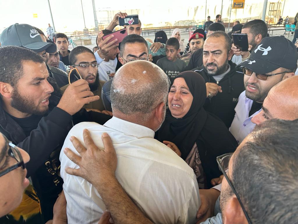 أطقم "المعابر" و" الداخلية" تسهل وصول الفوج الثاني من العائدين من السودان	