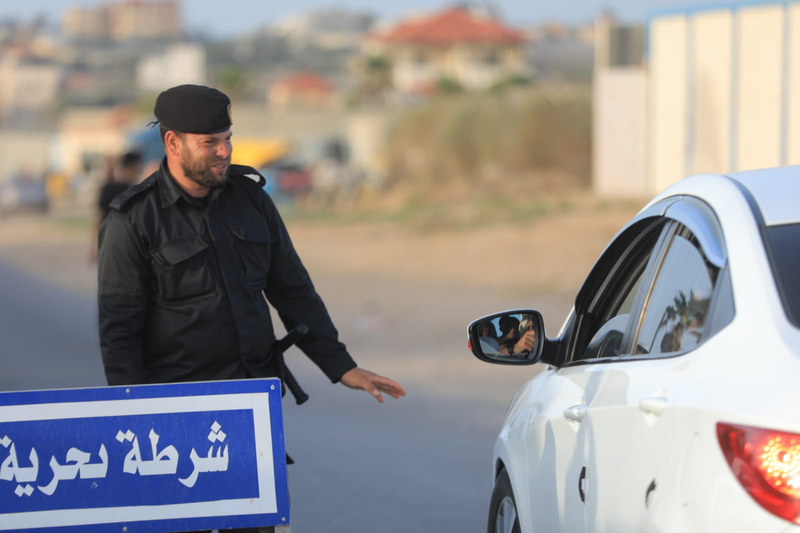 أجواء اصطياف المواطنين على شاطئ البحر وسط قطاع غزة