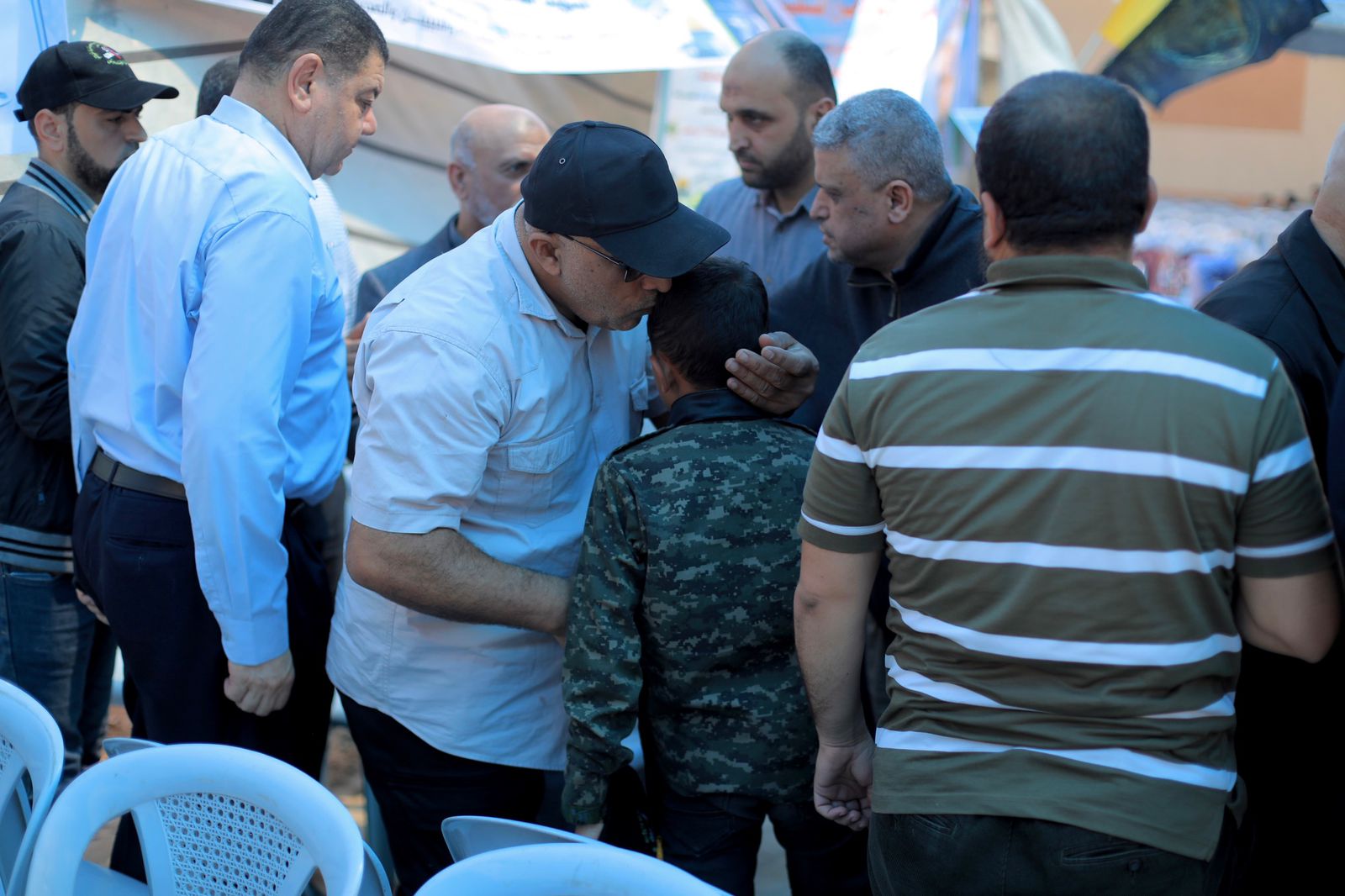 قيادة "الداخلية" تُقدم واجب العزاء لذوي شهداء العدوان الإسرائيلي