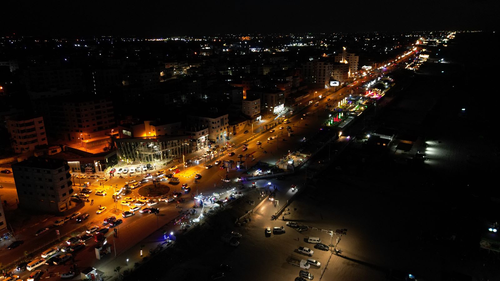 أجواء اصطياف المواطنين في غزة على شاطئ البحر والشريط الساحلي وعمل أجهزة وزارة الداخلية في تهيئة الأجواء الملائمة