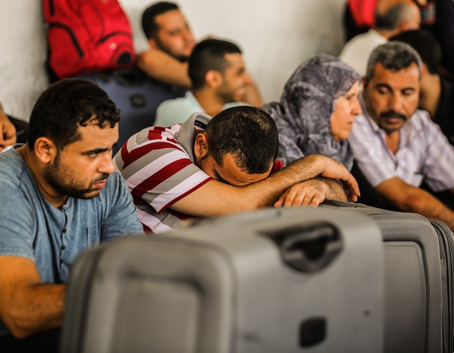 مغادرة الحالات الإنسانية عبر معبر رفح خلال فتحه استثنائياً ليومين