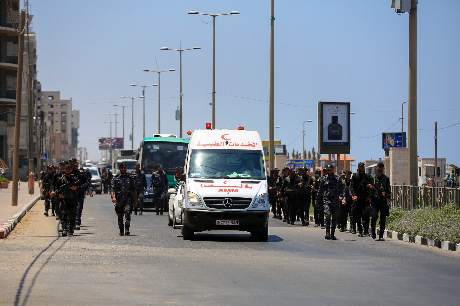 مديرية التدريب تُنظم مسيراً عسكرياً للدفعة الأولى من الدورة التأسيسية الثانية